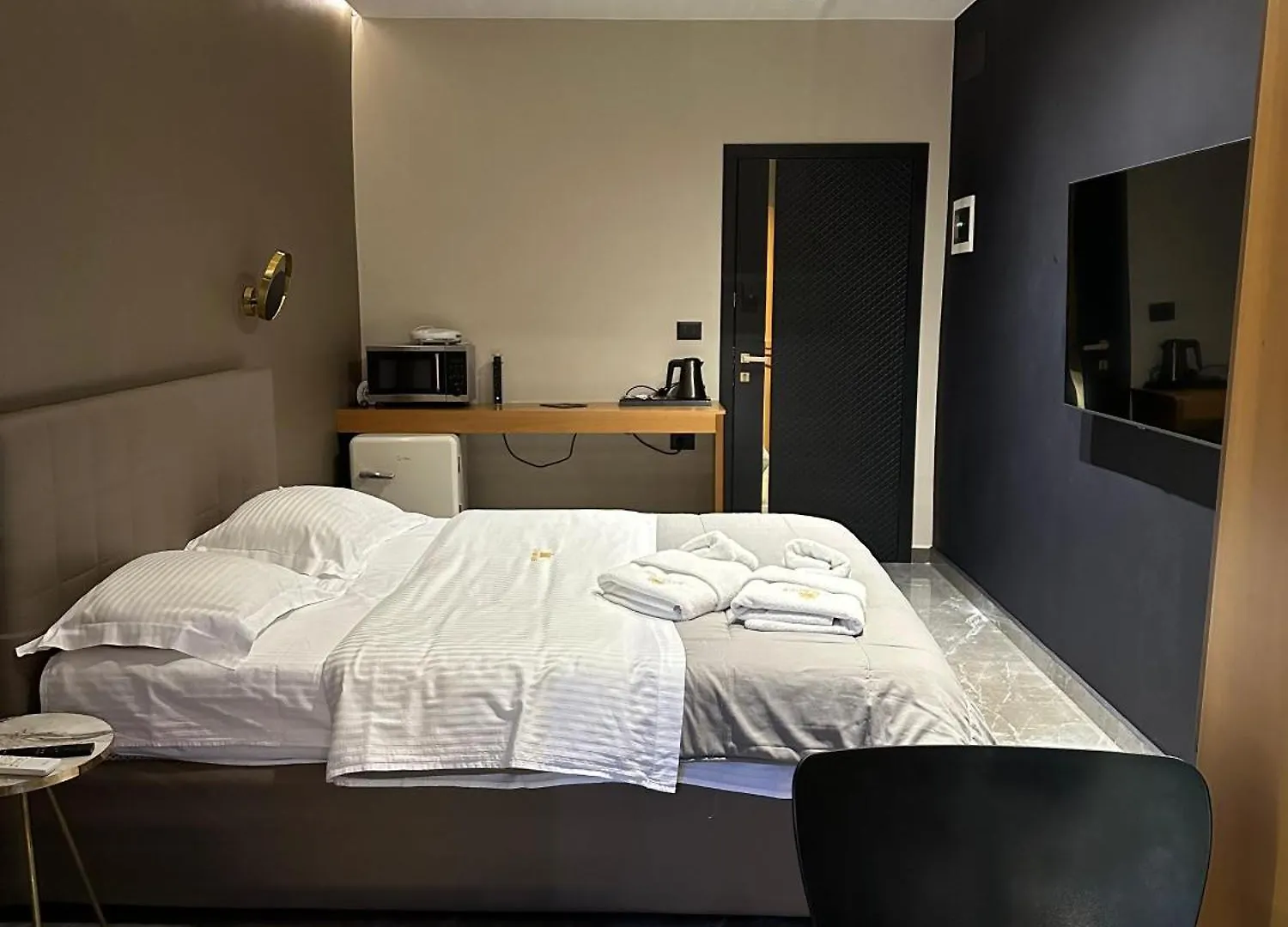 La Mirage Suites & Apartments تيرانا