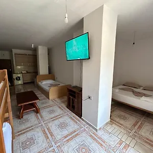 ax-cozy-and-tranquil-apartment.hotels-in-tirana.com/